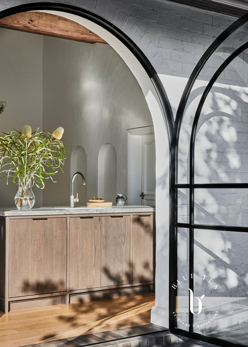 Curved arched doors at Woollahra kitchen