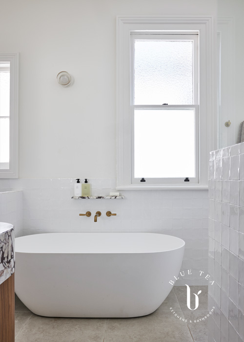 Bath tub and marble shelf, Wavelrely bathroom
